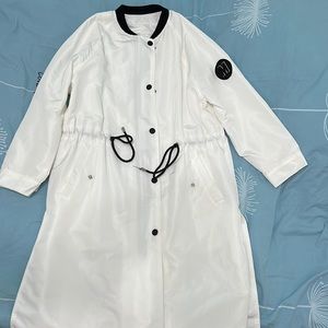 White coat with slit on sides